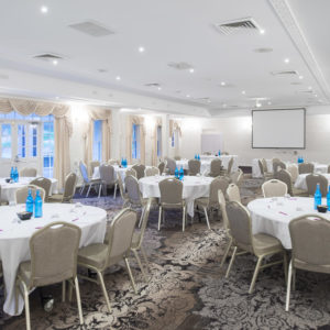 crowne plaza hawskbury