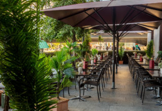 Smiths_Bar_&_Grill_111_