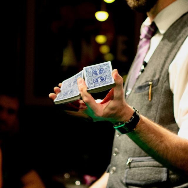 Captivate Your Guests: Roving Entertainment Ideas for Corporate Events