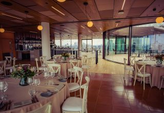 Circle – Seated Lunch