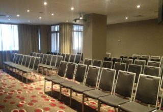 Albert Room Theatre Style / pullman melbourne albert park / pullman albert park