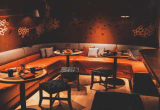 Clandesti – Corner tables