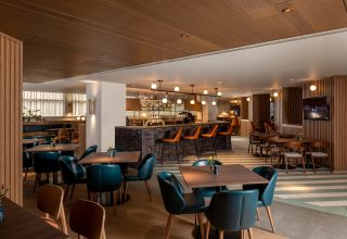 30.03.23 – Hilton Tyburn Bar 360 with stools