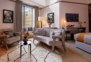 king-skilight-suite-2